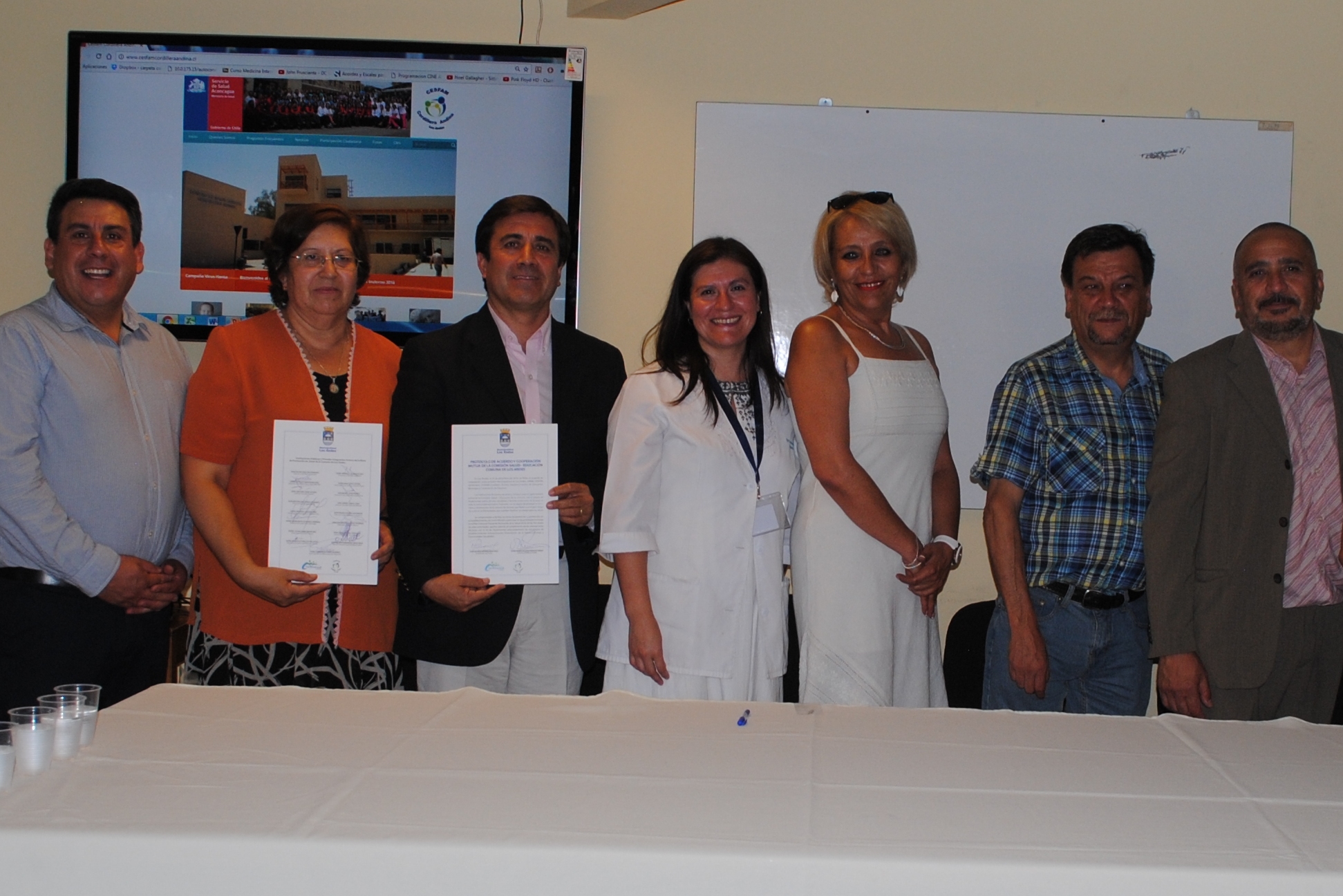 Centro de Salud y DAEM firmaron convenio con Alcalde Rivera